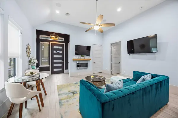 3430 Simmons ST, Houston, TX 77004