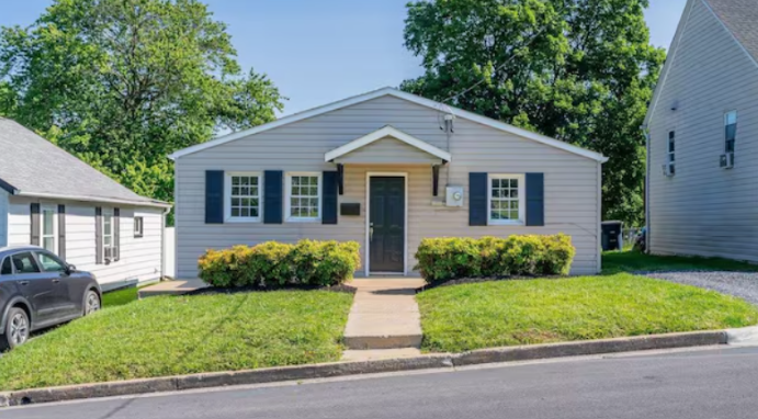 Single-family home in Harrisonburg real estate market.