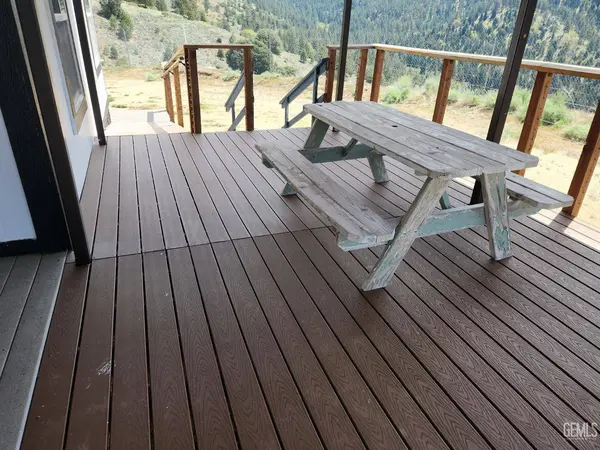23200 Grimsel Drive, Tehachapi, CA 93561