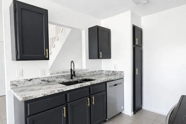 1220 E Fremont St, Laredo, TX 78040