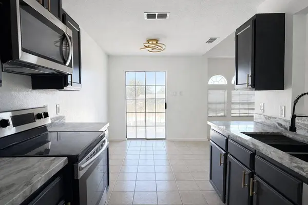 1220 E Fremont St, Laredo, TX 78040
