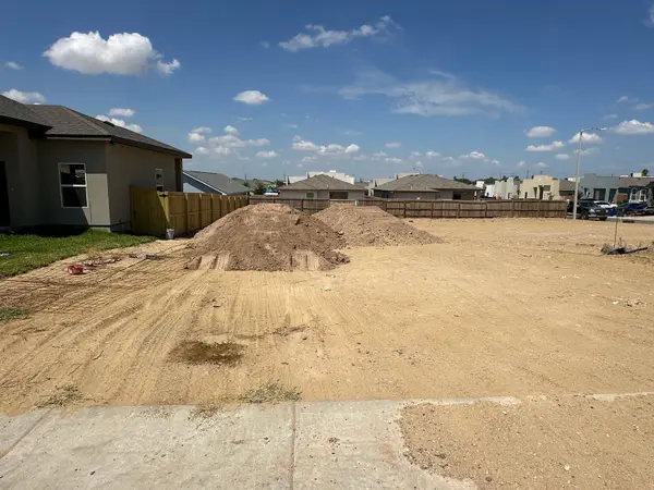 5204 Curuba Dr., Laredo, TX 78046