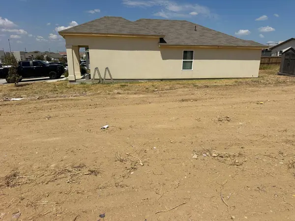 5008 Castano Dr, Laredo, TX 78046