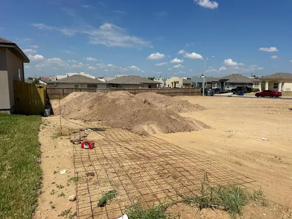 5204 Curuba Dr., Laredo, TX 78046