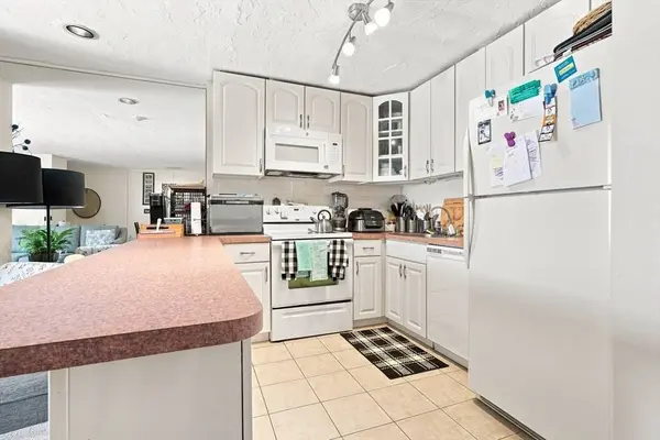150 Quincy Shore Drive #17, Quincy, MA 02171