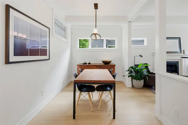 1217 Hewlett Pl, Oak Bay, BC V8S 4P6