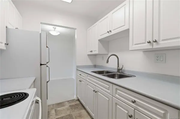 1870 McKenzie Ave ##305, Saanich, BC V8N 4X3