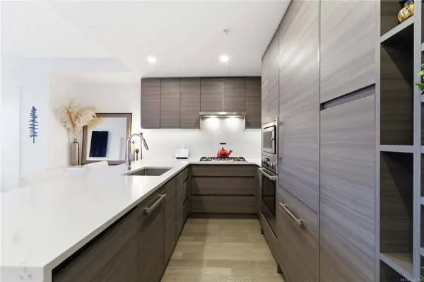 777 Herald St ##2103, Victoria, BC V8T 0C7