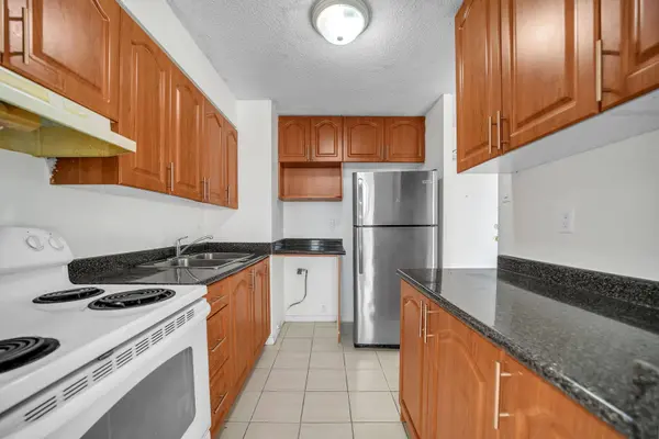 10 Tapscott RD #810, Toronto E11, ON M1B 3L9