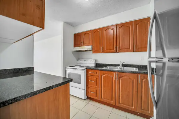 10 Tapscott RD #810, Toronto E11, ON M1B 3L9