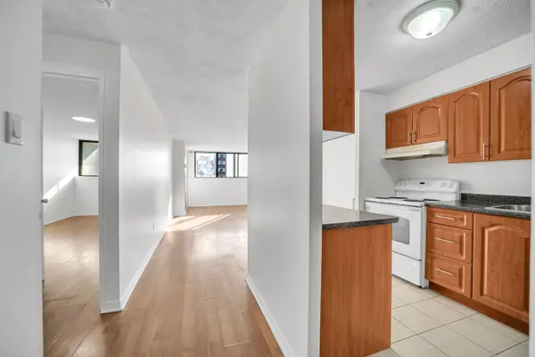 10 Tapscott RD #810, Toronto E11, ON M1B 3L9