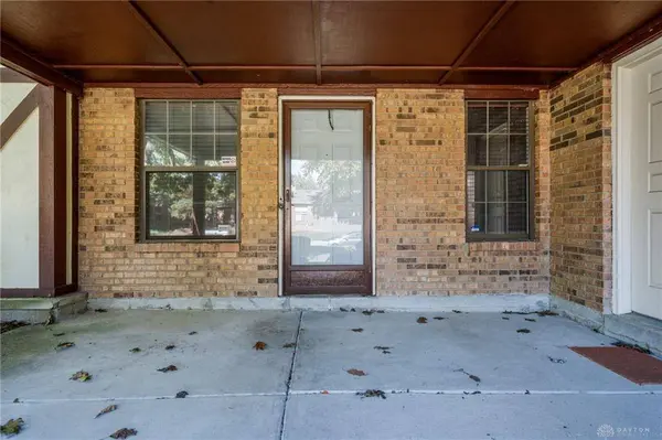 8621 Sea Pines Lane, Centerville, OH 45458