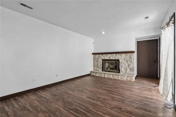 8621 Sea Pines Lane, Centerville, OH 45458