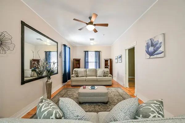 2809 Bernardo De Galvez AVE, Galveston, TX 77550