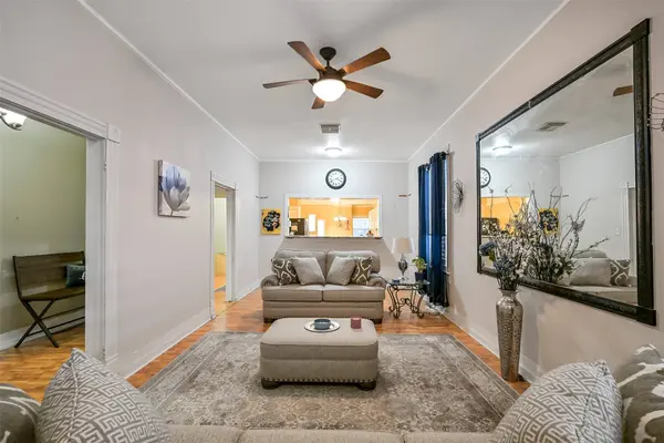2809 Bernardo De Galvez AVE, Galveston, TX 77550