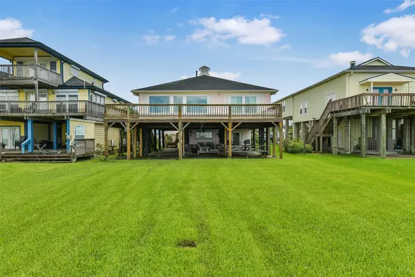 1521 John ST, San Leon, TX 77539