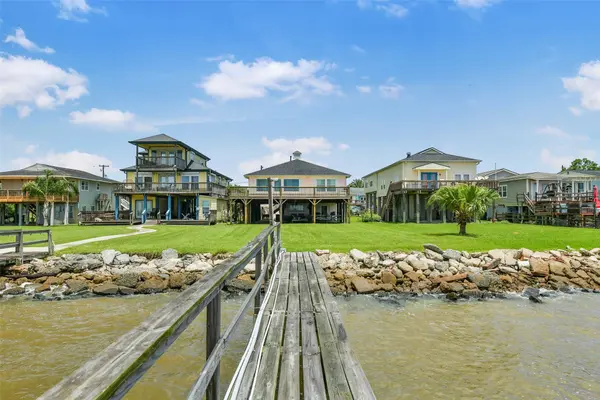 1521 John ST, San Leon, TX 77539