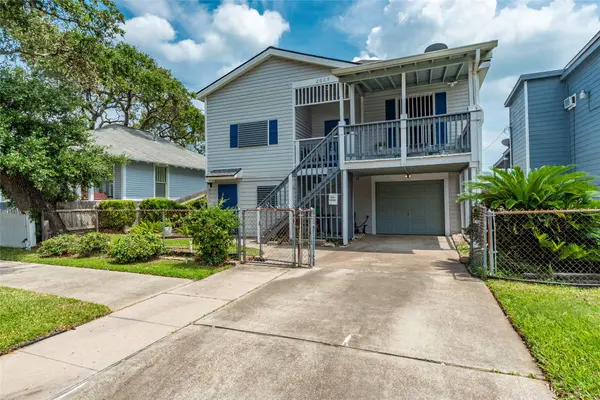 2809 Bernardo De Galvez AVE, Galveston, TX 77550