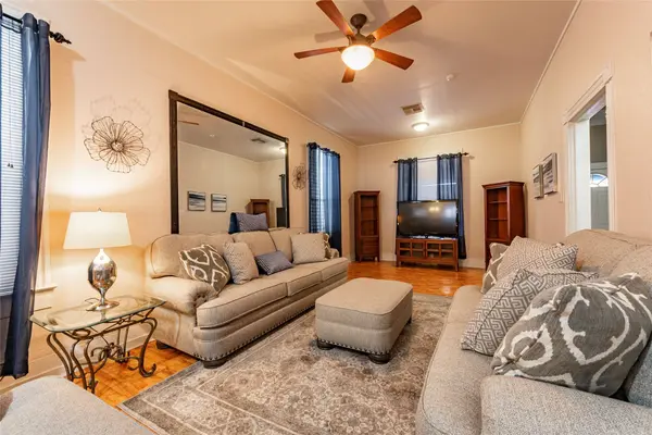 2809 Bernardo De Galvez AVE, Galveston, TX 77550