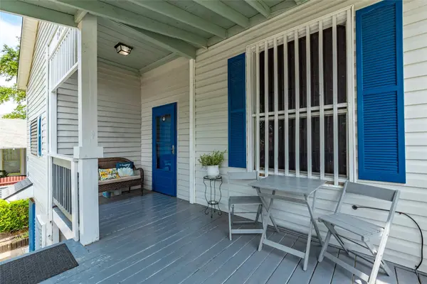 2809 Bernardo De Galvez AVE, Galveston, TX 77550