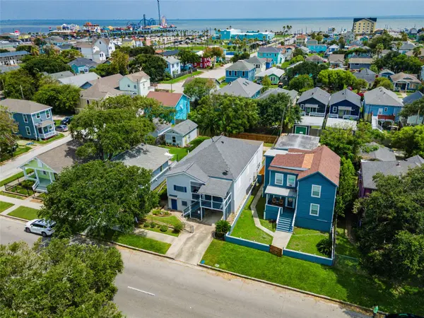 2809 Bernardo De Galvez AVE, Galveston, TX 77550