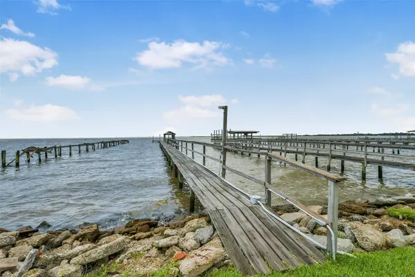 1521 John ST, San Leon, TX 77539