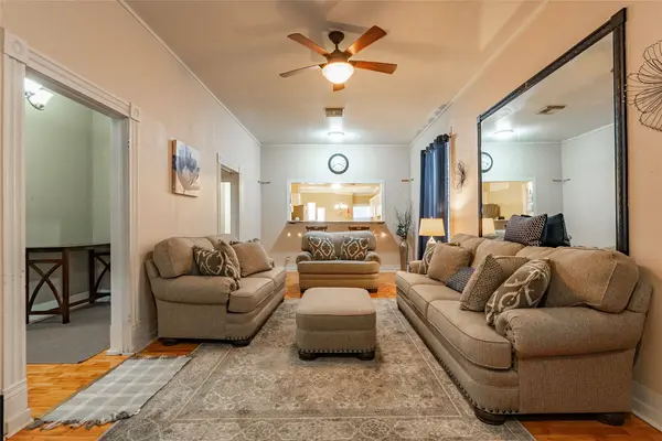 2809 Bernardo De Galvez AVE, Galveston, TX 77550