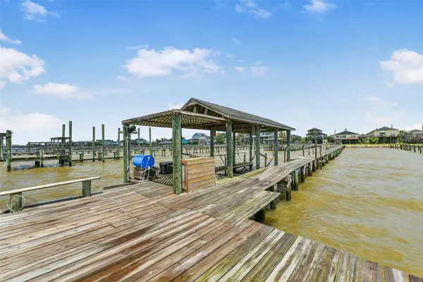 1521 John ST, San Leon, TX 77539