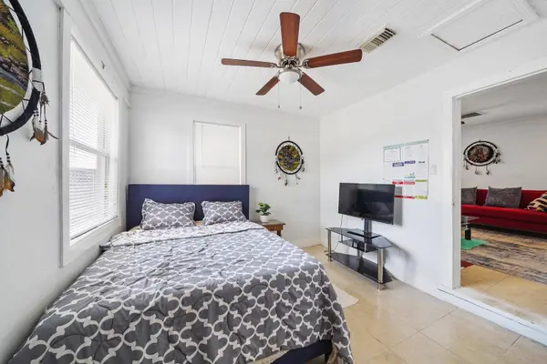 8041 Howard DR #1, Houston, TX 77017
