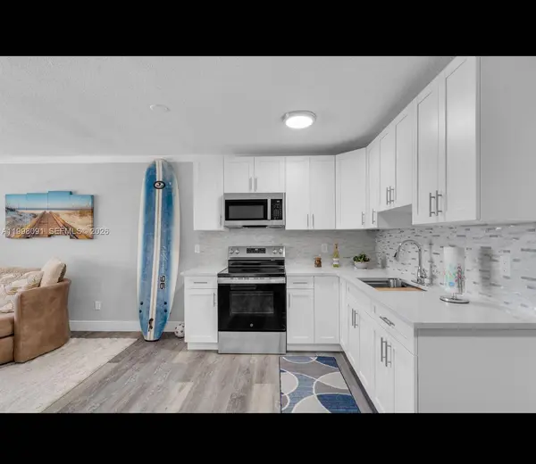 2111 NE 56th St #206, Fort Lauderdale, FL 33308