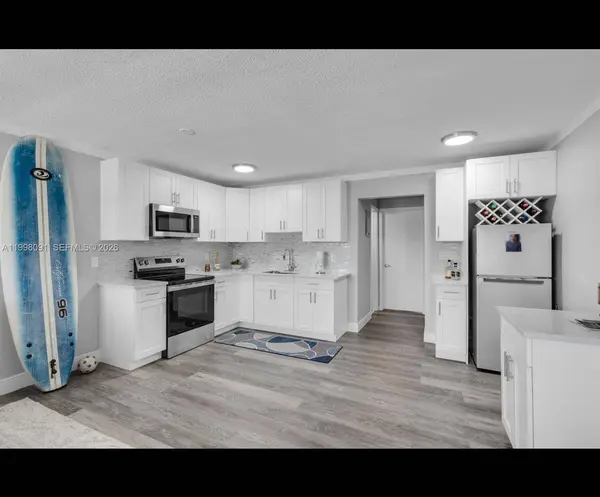 2111 NE 56th St #206, Fort Lauderdale, FL 33308