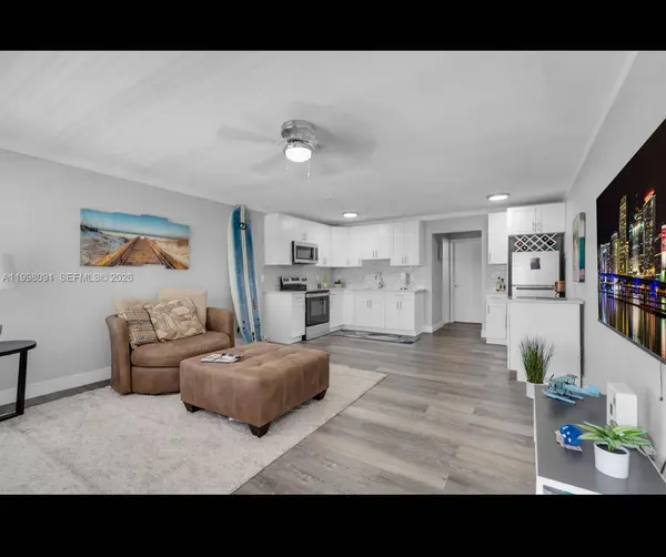 2111 NE 56th St #206, Fort Lauderdale, FL 33308