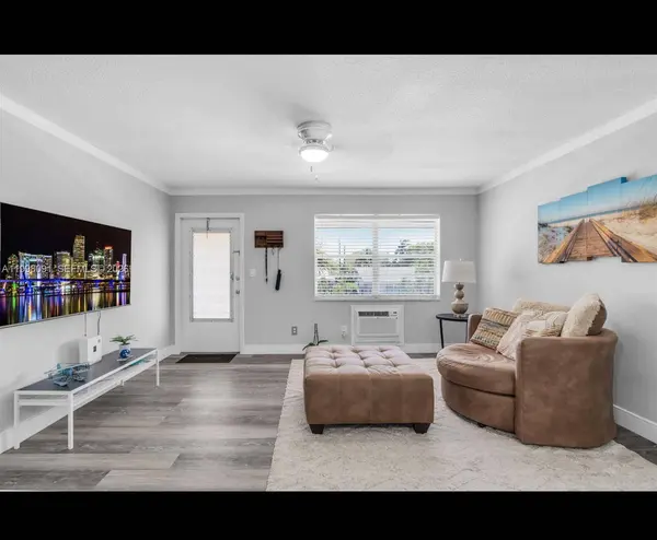 2111 NE 56th St #206, Fort Lauderdale, FL 33308