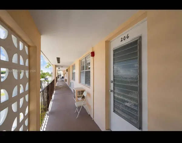 2111 NE 56th St #206, Fort Lauderdale, FL 33308