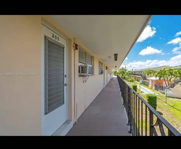 2111 NE 56th St #206, Fort Lauderdale, FL 33308