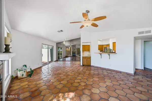 4237 E SANDIA Street, Phoenix, AZ 85044