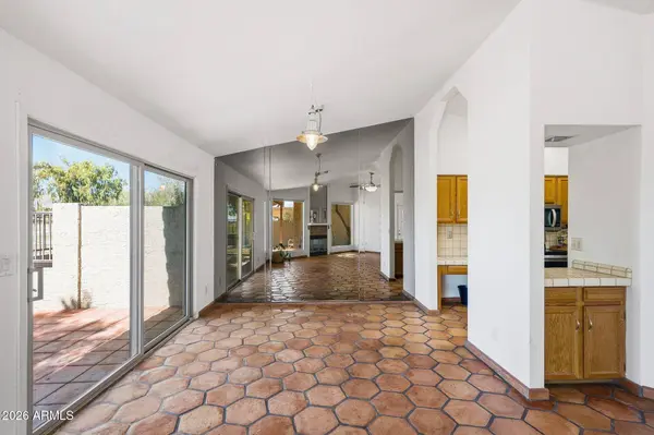 4237 E SANDIA Street, Phoenix, AZ 85044