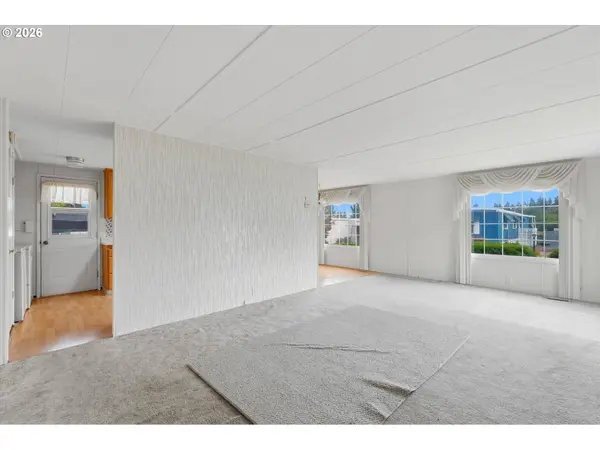 15130 S MAPLELANE RD #32, Oregon City, OR 97045