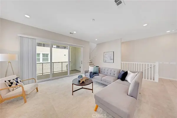 104 Sculpture, Irvine, CA 92618