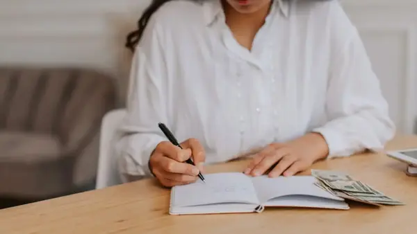 Smart Money Moves: How to Celebrate Big Moments and Still Buy a Home,Pamela Saxman