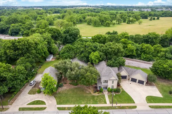feature image of Your Backyard Connects to Miles of Trail: Getzendaner Park and the Waxahachie Creek Hike & Bike Trail