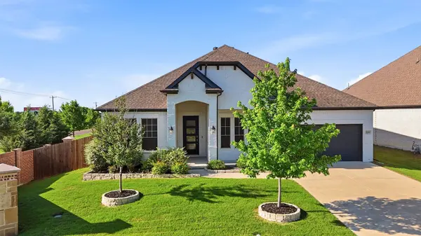 2213 Windy Hill LN, Waxahachie, TX 75167