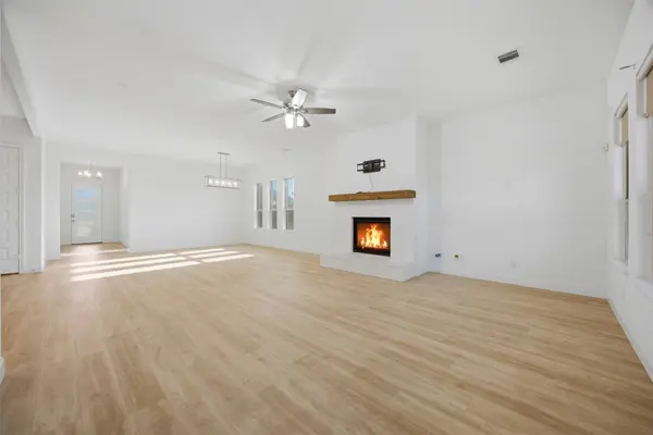 2213 Windy Hill LN, Waxahachie, TX 75167