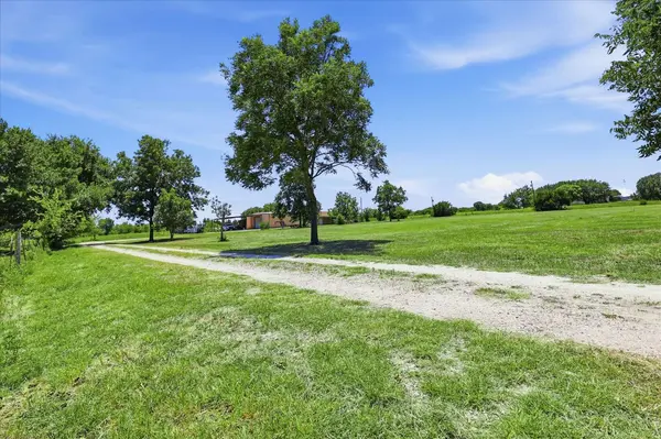 611 Johnston RD, Waxahachie, TX 75167