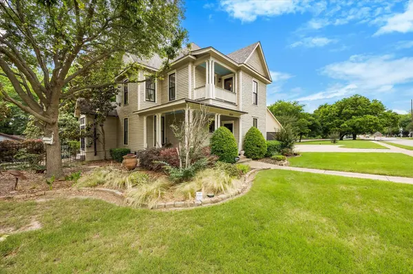 1025 W Main ST, Waxahachie, TX 75165