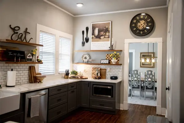 512 N College ST, Waxahachie, TX 75165