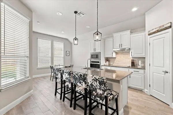 5622 Log Cabin CT, Midlothian, TX 76065