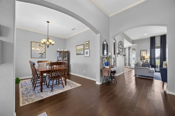 225 Diamond Rose DR, Burleson, TX 76028