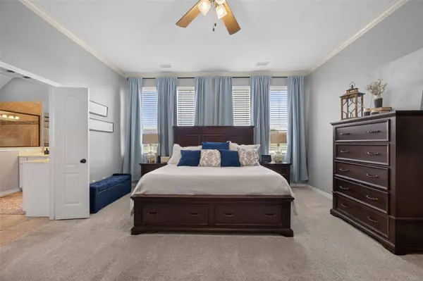 225 Diamond Rose DR, Burleson, TX 76028