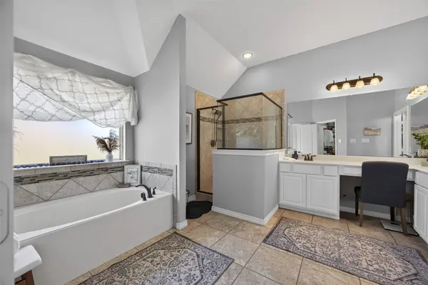 225 Diamond Rose DR, Burleson, TX 76028